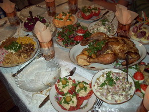 ukrashennyi-stol