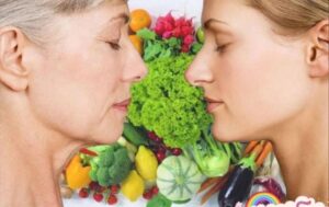 Топ 10 продуктов для омоложения кожи лица: объедаемся ими и молодеем